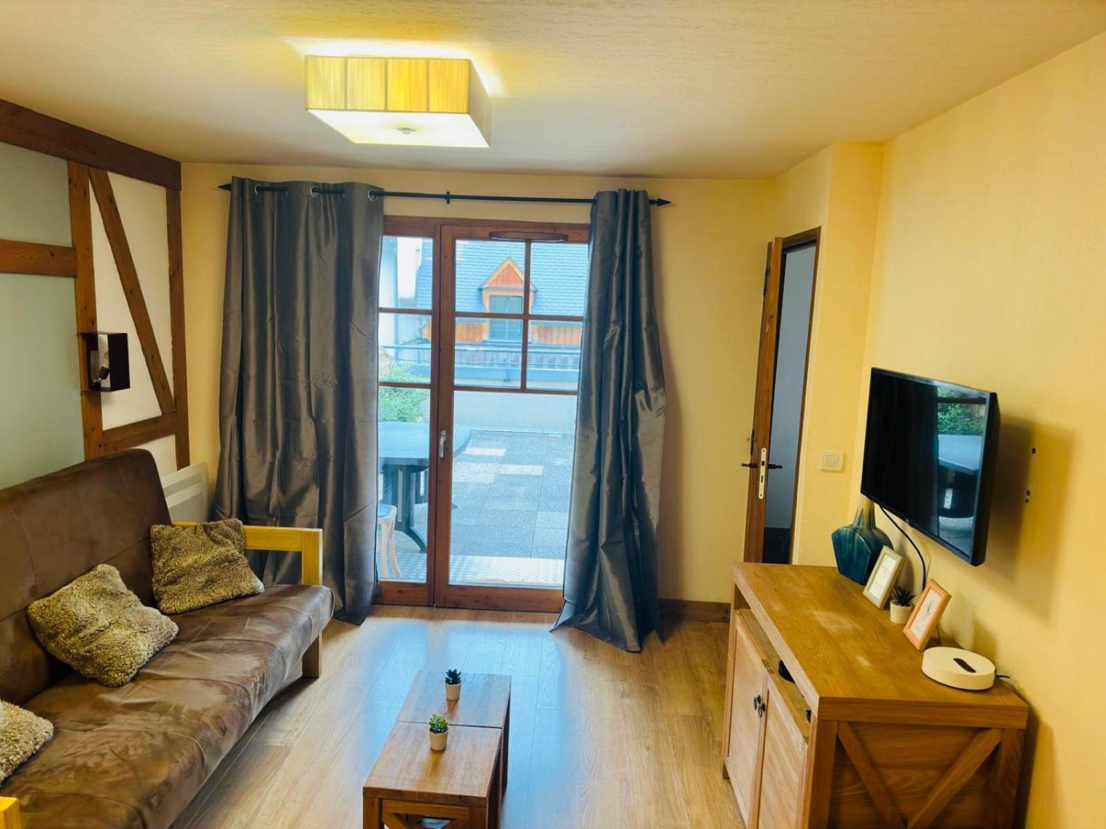 Appartements Avec Piscine Interieure Sauna Parking Etage 1 Au Centre Du Village Dans Residence Cami Real Saint-Lary-Soulan Exteriör bild
